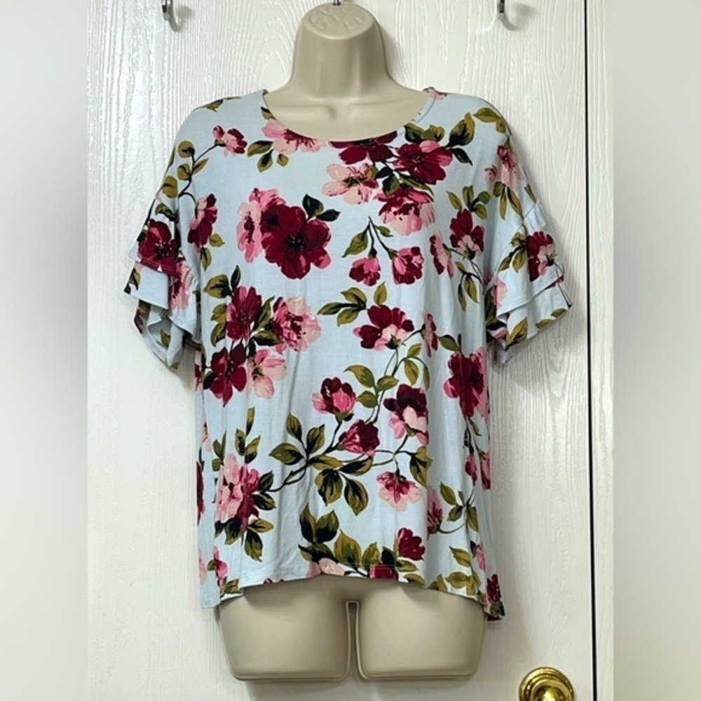 🟢 Agnes & Dora Light Blue Floral Tee with Ruffle Sleeves